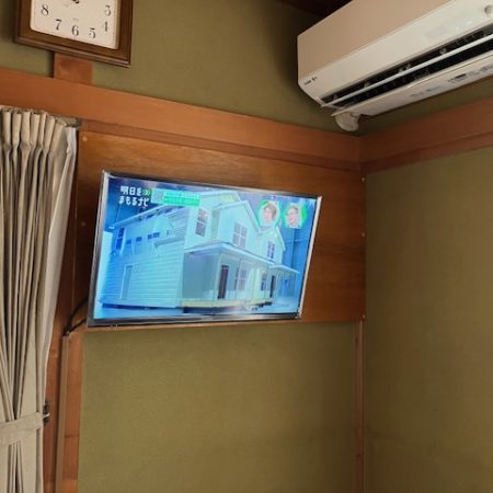 壁掛けテレビの納品と設置