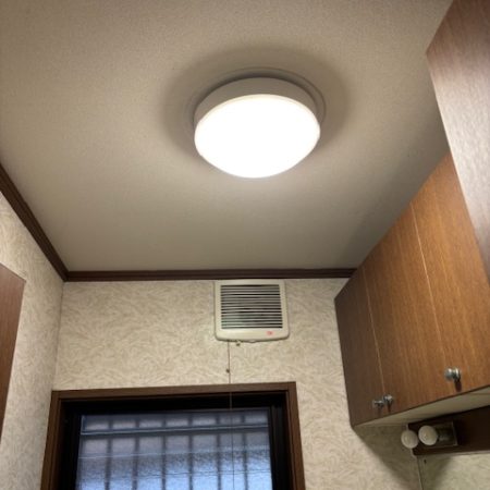 脱衣所をLEDに交換