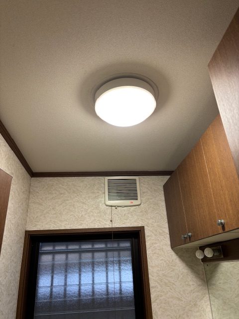 脱衣所をLEDに交換