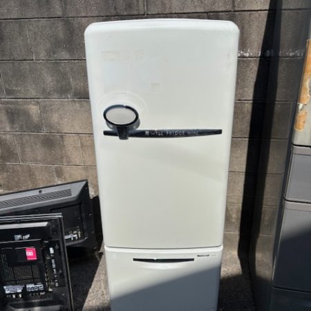 とっても可愛いレトロな冷蔵庫