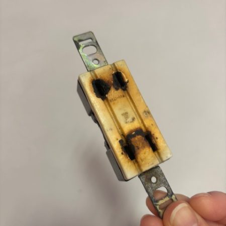 タコ足配線は危険です