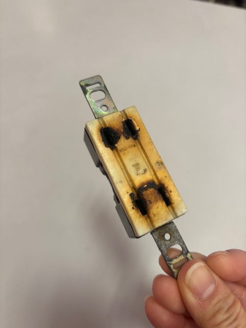 コンセントの交換